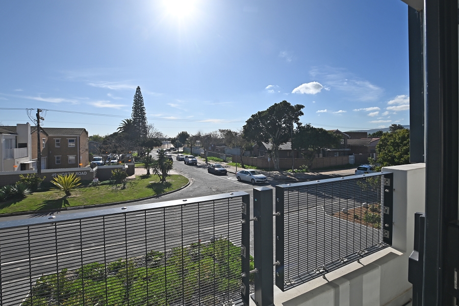 1 Bedroom Property for Sale in Table View Western Cape
